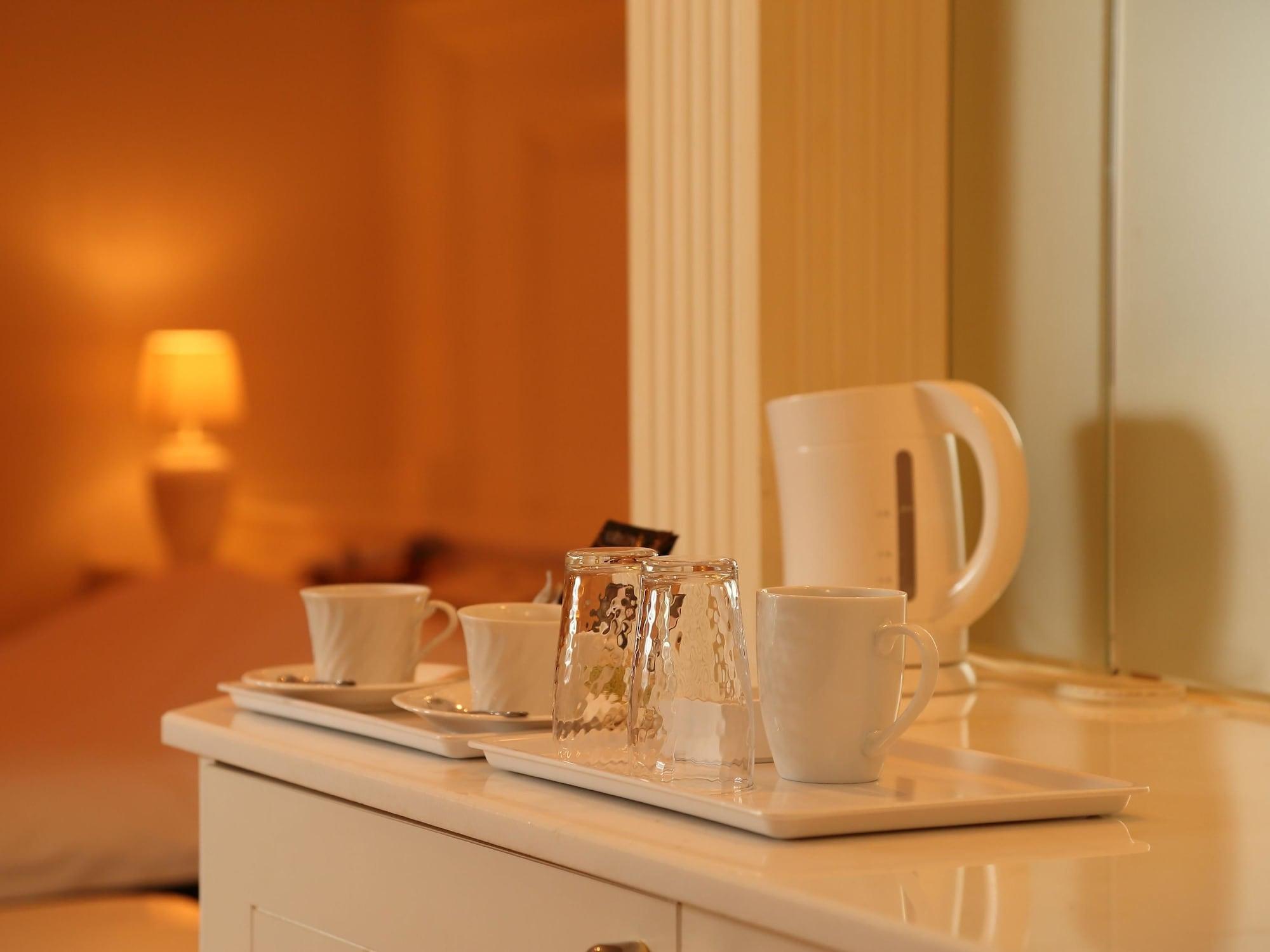Love hotel Fine Garden Osaka International Itami Airport (adults Only)